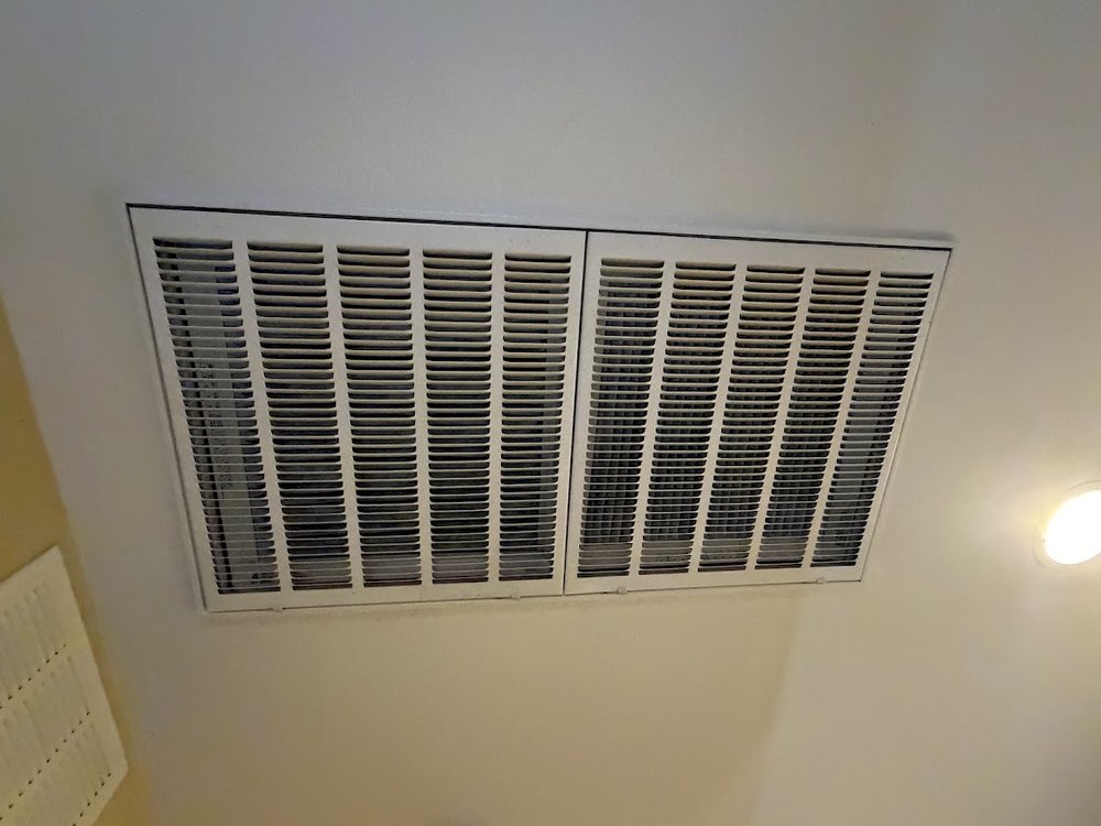 A clean ceiling air vent cover